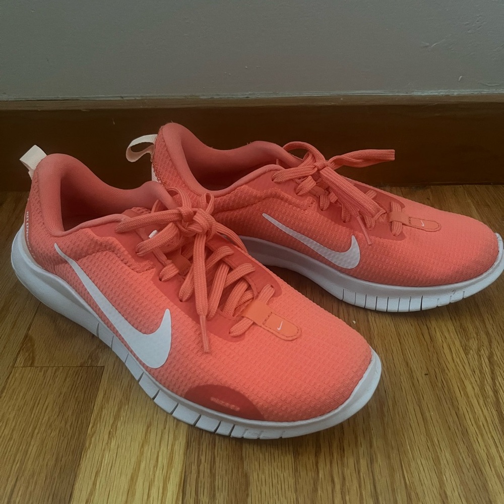 Nike Flex Experience Run 12
Women's Road Running Shoes, Size 7 - Picture 3 of 5